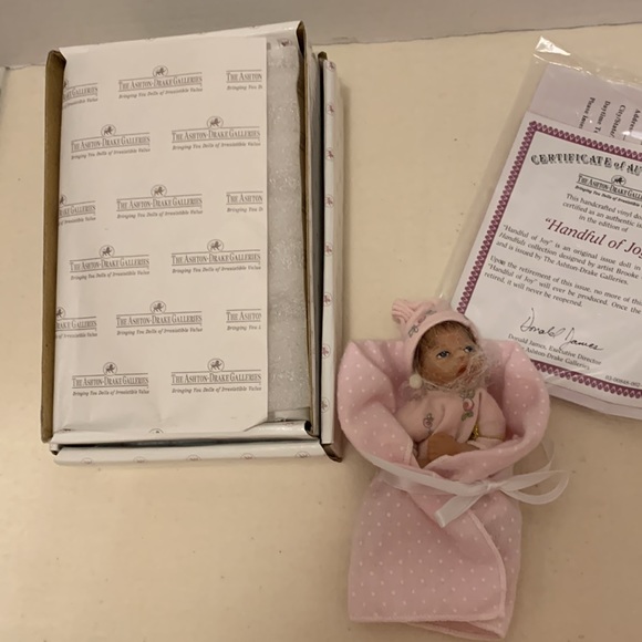 ASHTON DRAKE GALLERIES “ HEAVENLY HANDFULS “ SERIES:HAND FULL OF JOY 5” MINI - Picture 3 of 8